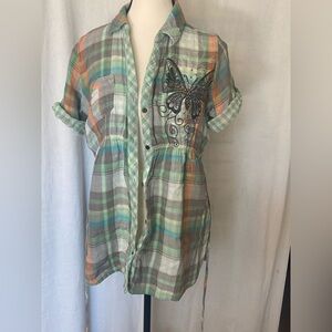 Green and gray plaid shirt butterfly on the pocket ties in the back size medium